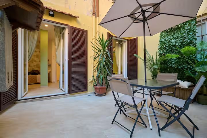 Appartamento con terrazzo gestito a Trastevere, Vicolo del Bologna, Roma
